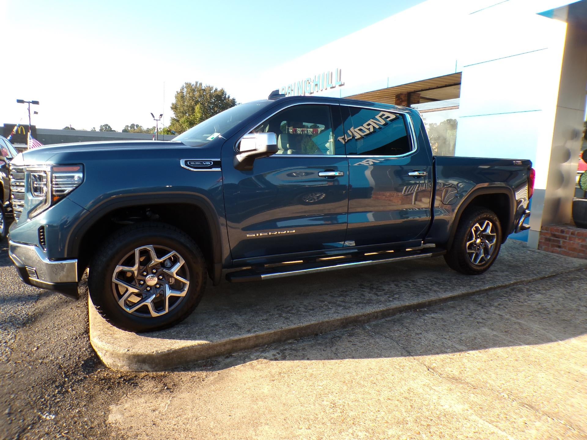 2024 GMC Sierra 1500 SLT
