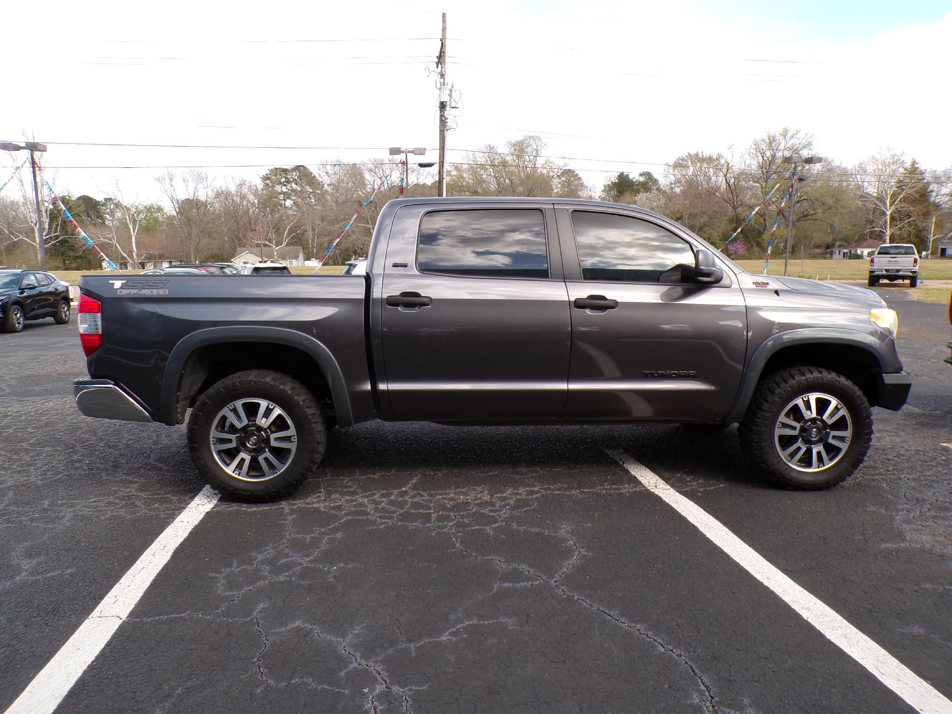 2017 Toyota Tundra 2WD SR5