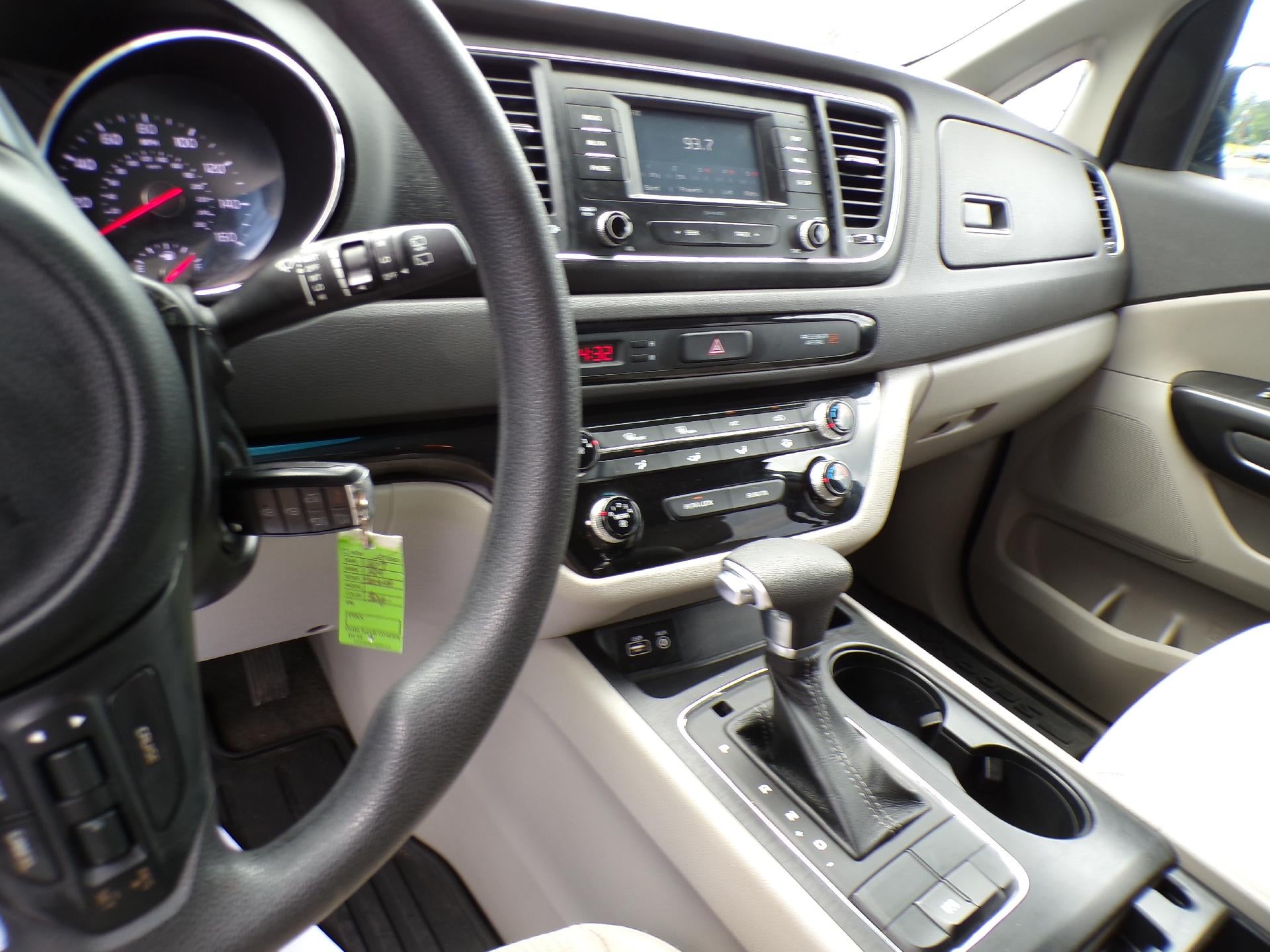 2017 Kia Sedona LX